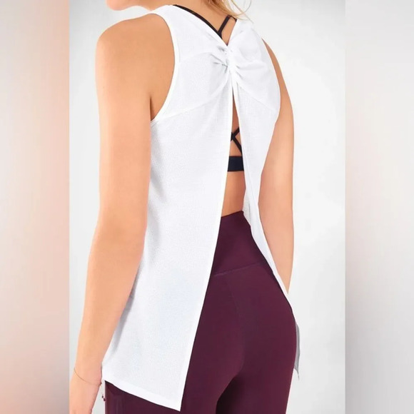 Fabletics twist‎ tie back white workout tank top small  sporty material - Picture 4 of 8